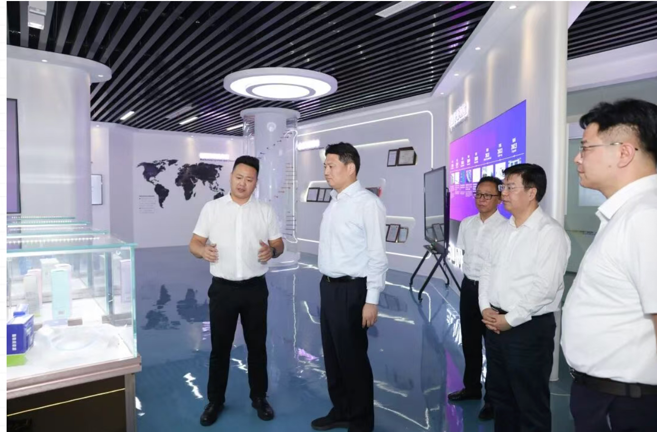 Últimos blogs de la empresa sobre Taizhou Municipal Party Secretary Visits Jiangsu Tianhua Rigging to Review Industry Development and Local Employment